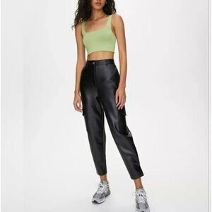 Aritzia WILFRED Faux Leather Modern Cargo Black Pants Womens Size 00 NWOT